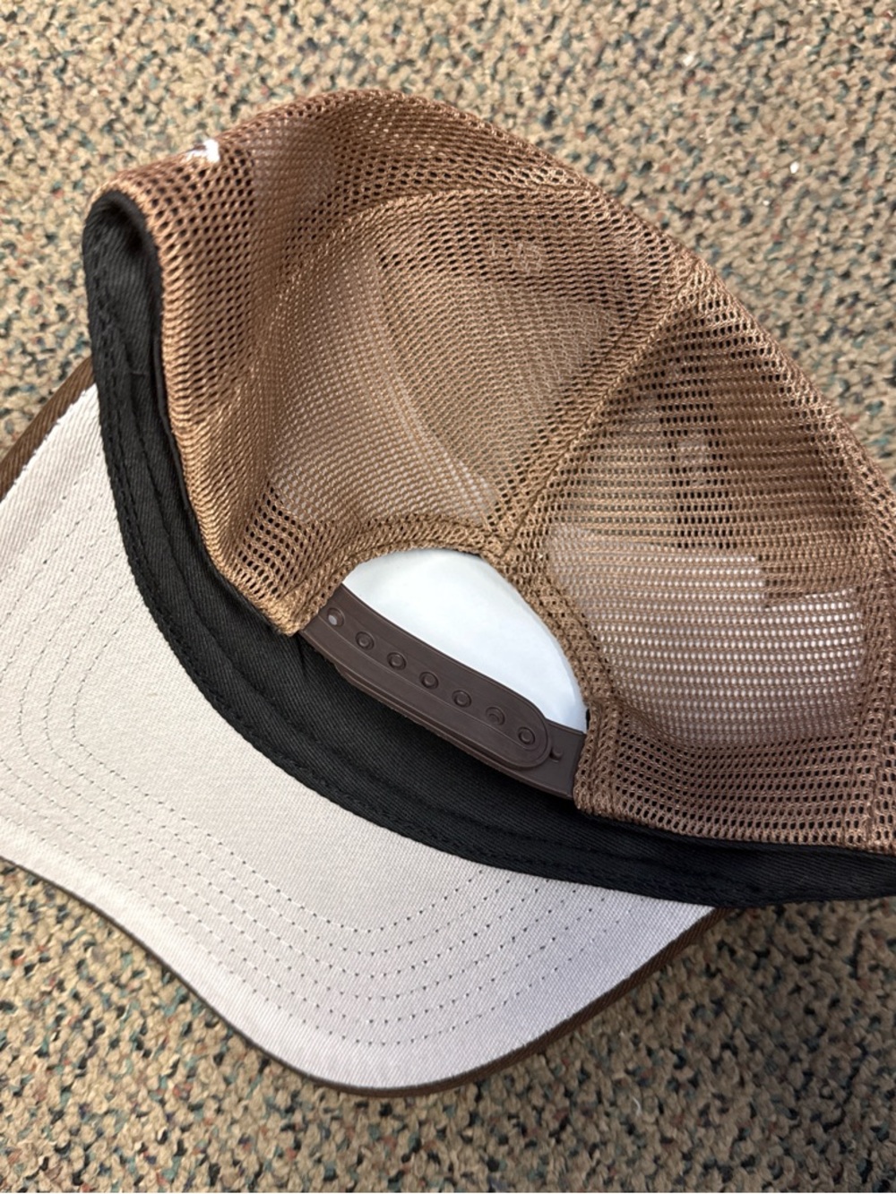 New York Yankees New Era Brown Mesh Trucker Cap with White NY Logo - Picture 2 of 3